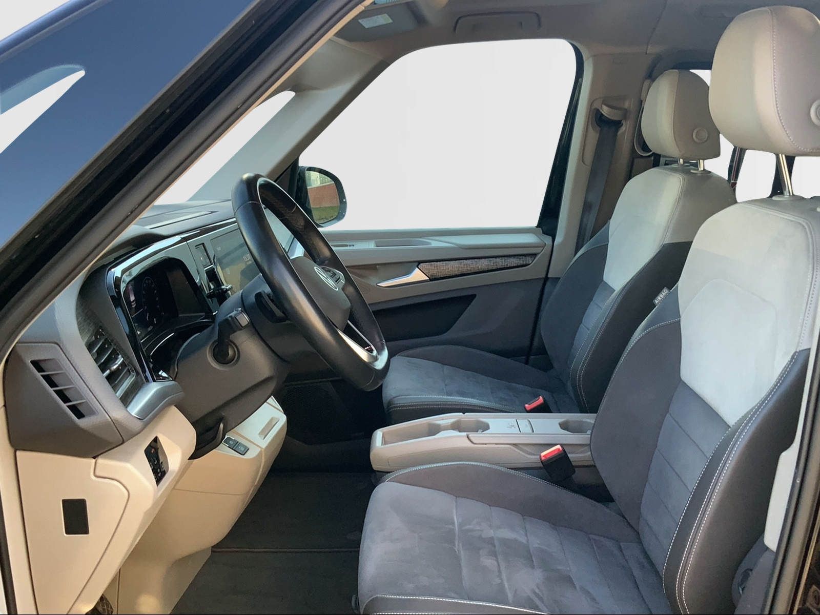 T7 Multivan Life 1.4 TSI eHybrid, STHZ,NAV,AHK.