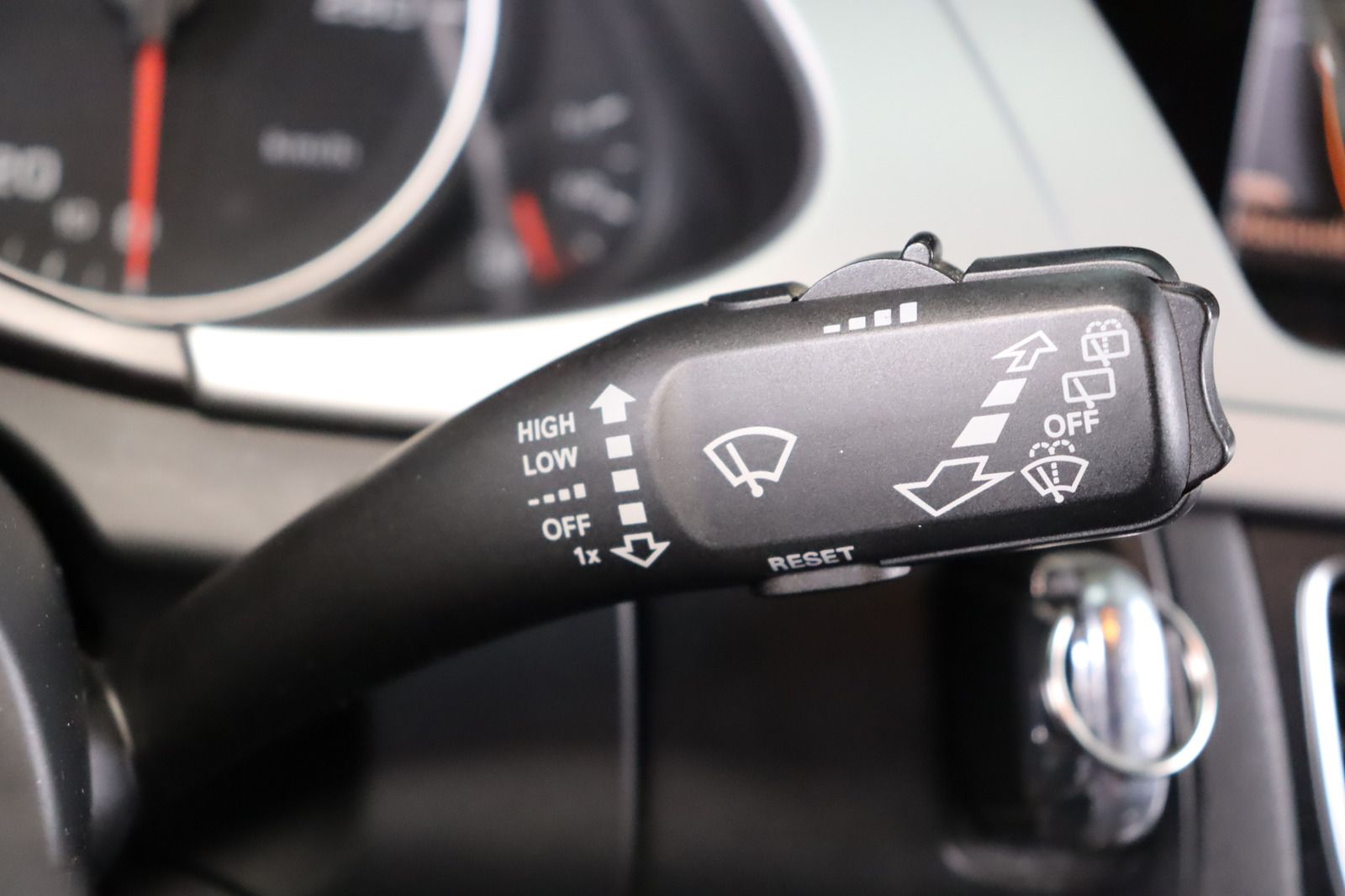 Fahrzeugabbildung Audi A4 2.0 TDI S line Avant * Sitzhzg. * Alcantara *