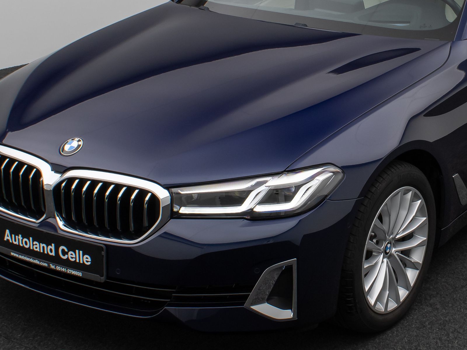 Fahrzeugabbildung BMW 520i Luxury Line Kamera HUD DAB B&W Alarm Sport