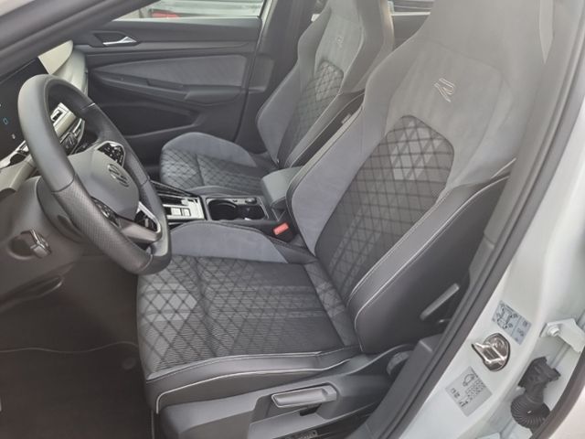 Fahrzeugabbildung Volkswagen Golf VIII 1.5 eTSI R-LINE BLACK-STYLE LED-PLUS K