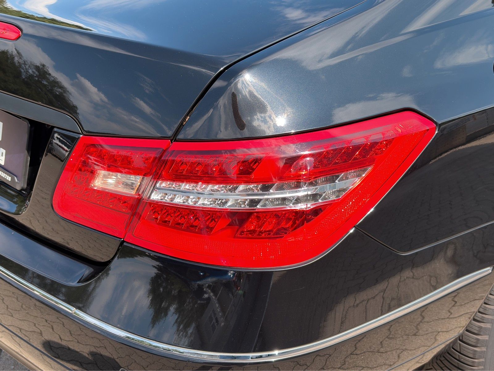 Fahrzeugabbildung Mercedes-Benz E 200 E Coupe CGI BlueEfficiency