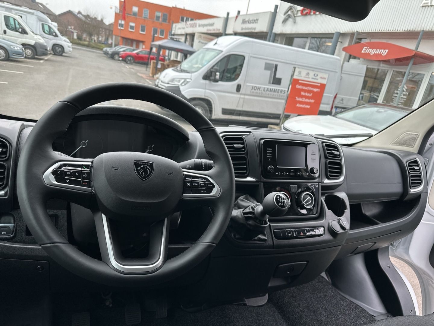 Fahrzeugabbildung Peugeot Boxer 2.2 Kastenwagen 335 L2H2 BlueHDi 140 SHZ