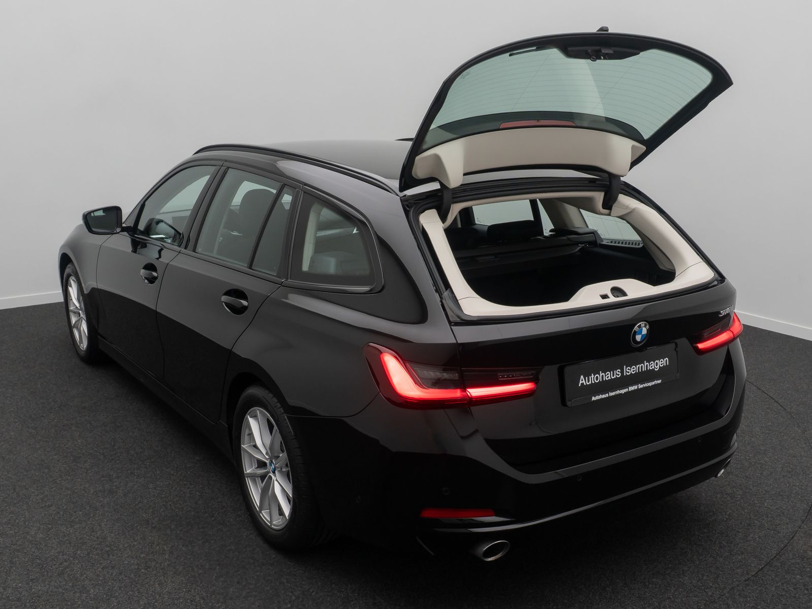 Fahrzeugabbildung BMW 318i Kamera DAB CockPit+ Widscreen Alarm LED