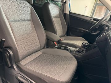 Volkswagen Tiguan - 11