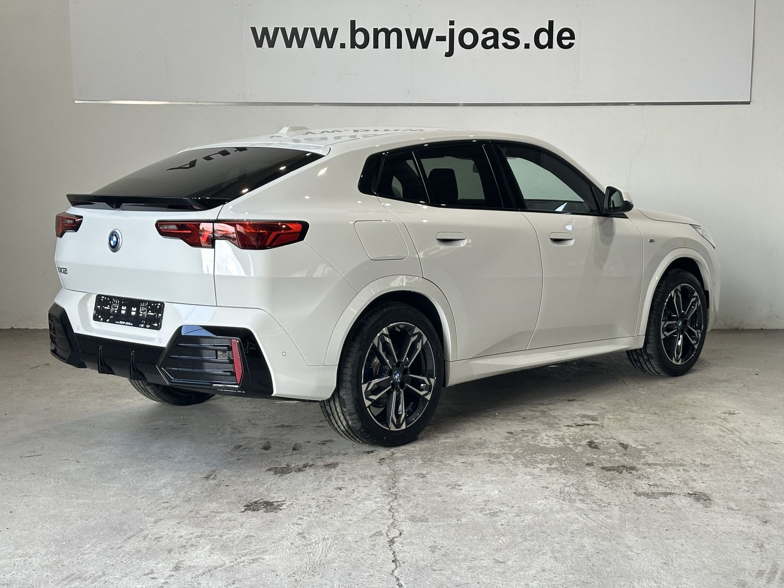 Fahrzeugabbildung BMW iX2 Komfortzugang, M Sportpaket, AHK Head-Up