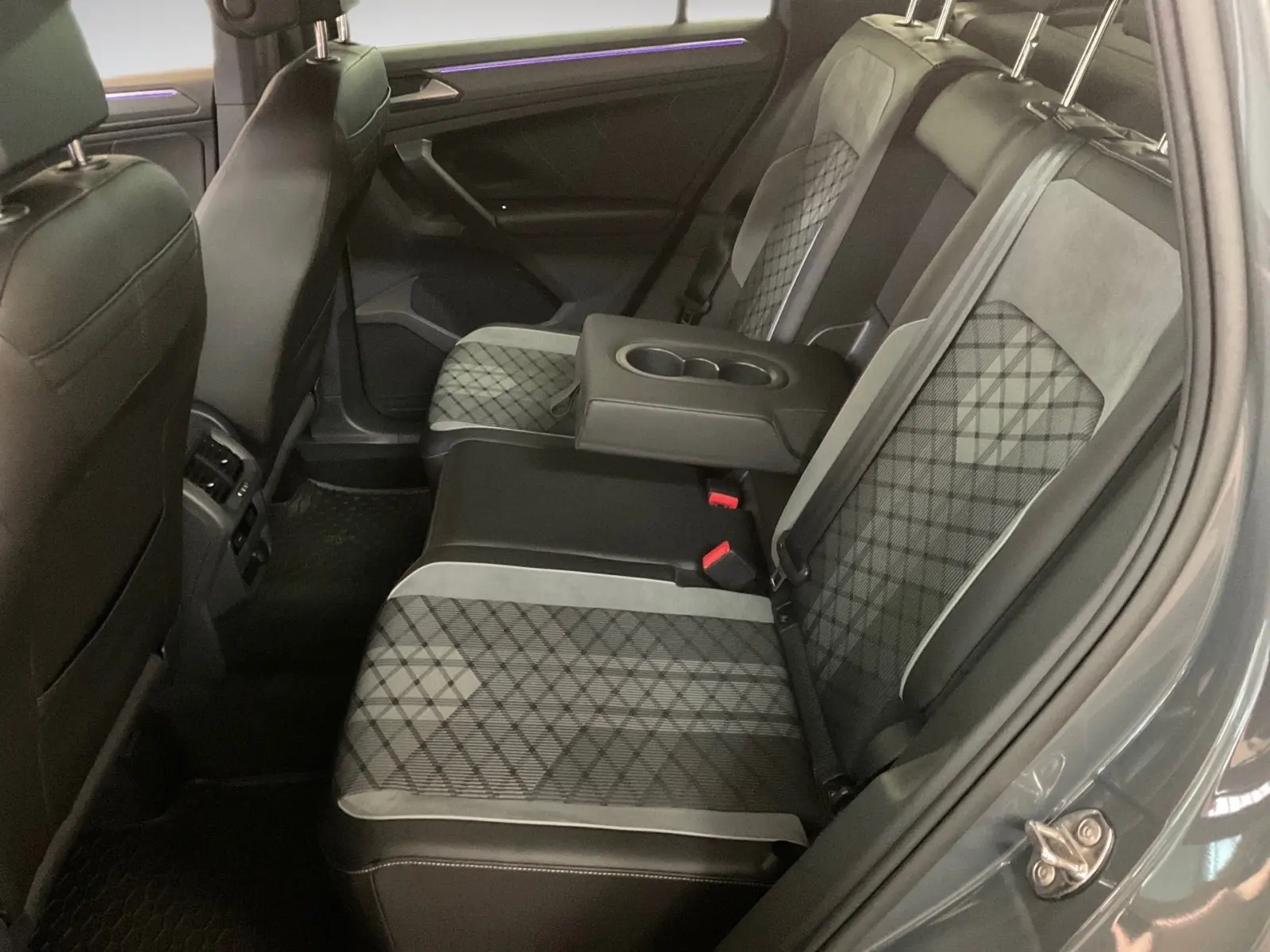Volkswagen Tiguan R-Line, Navi, Kamera, ACC, SH, TÜV 08/28, миниатюра 21