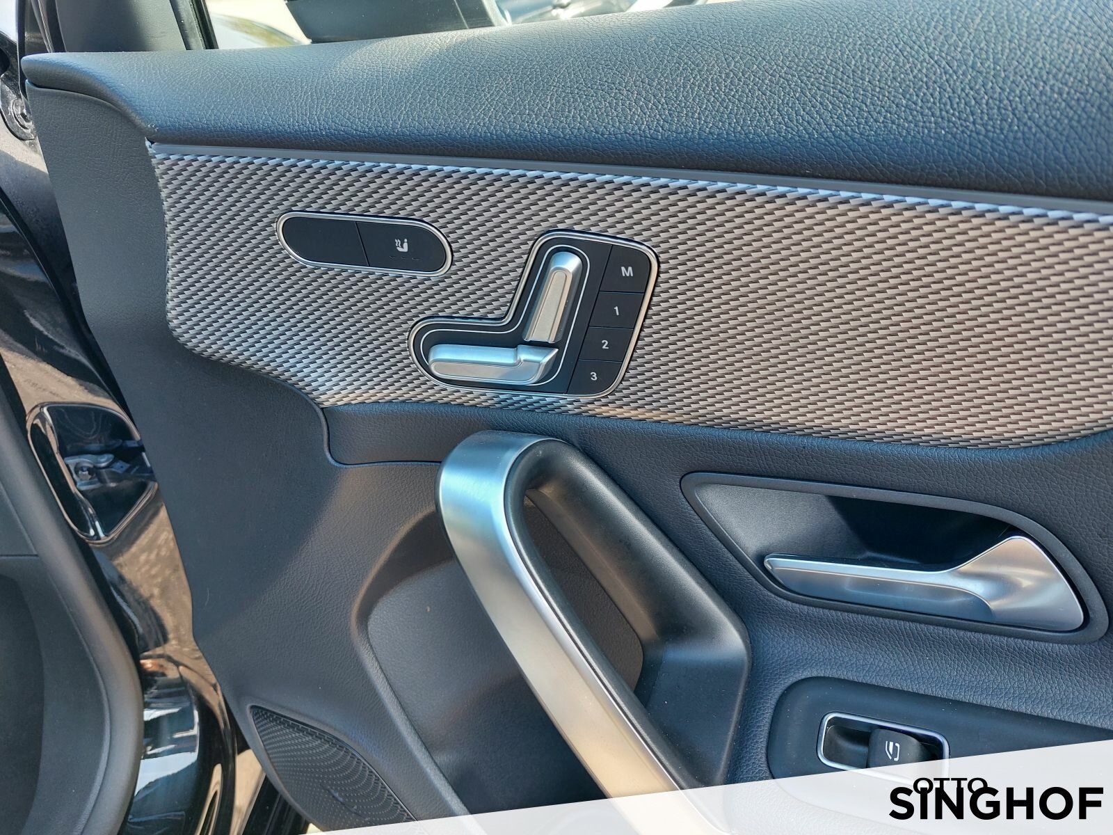 Fahrzeugabbildung Mercedes-Benz A 200 Progressive Pano+AHK+LED+Memory Sitze+TOTW