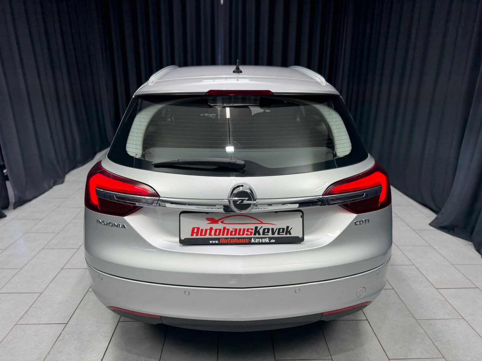 Fahrzeugabbildung Opel Insignia Sports Tourer Innovation|AUTOMATIK|RFK