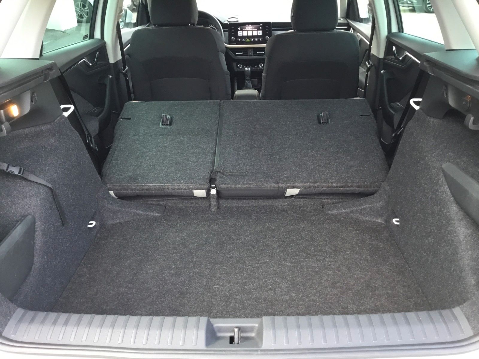 Fahrzeugabbildung SKODA Kamiq 1.0 TSI DSG Style+AHK+LED+el.Heckklappe