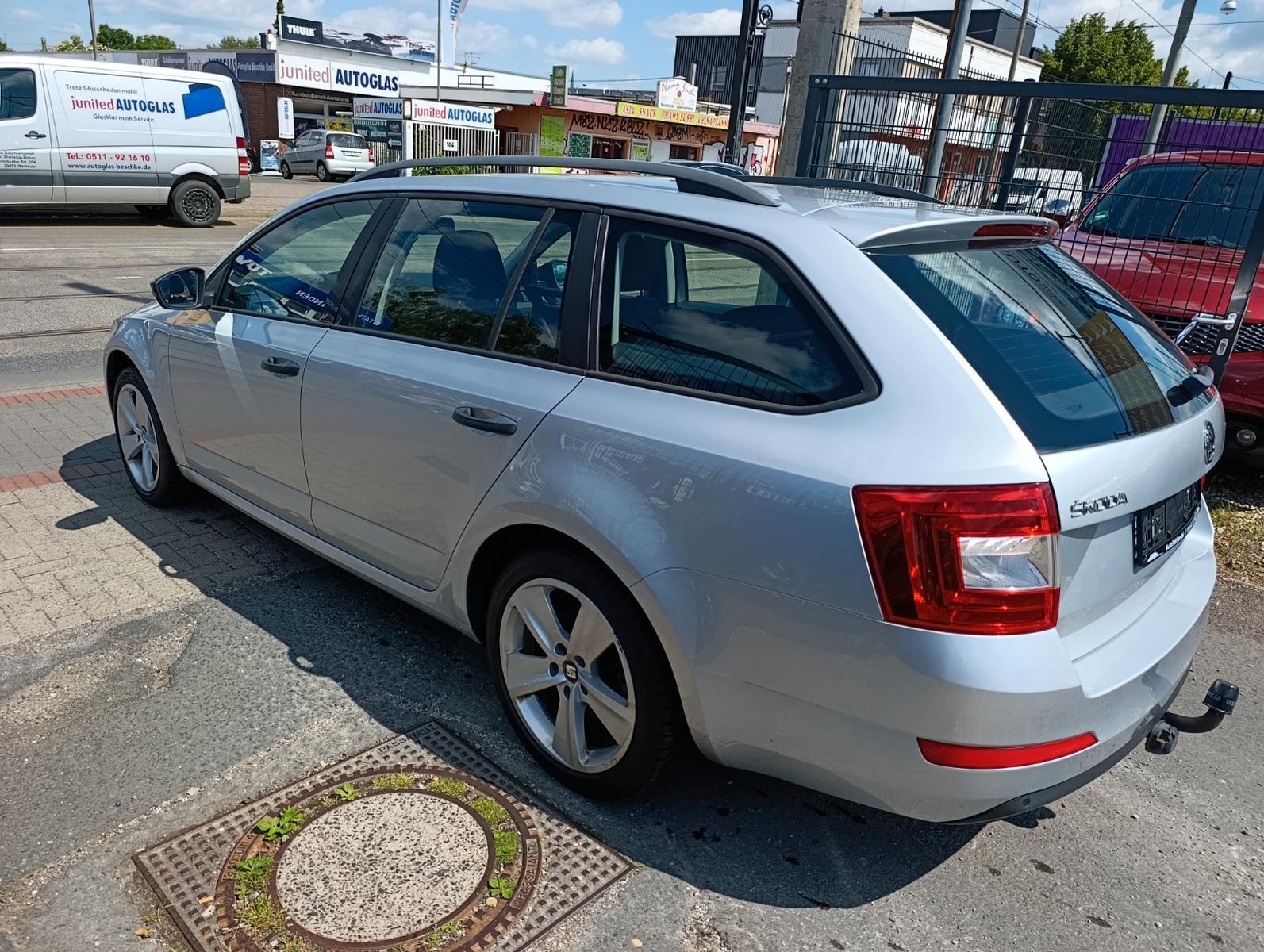 Skoda Octavia Combi Active*1 HAND*KLIMA*AHK*S-HEFT*PDC