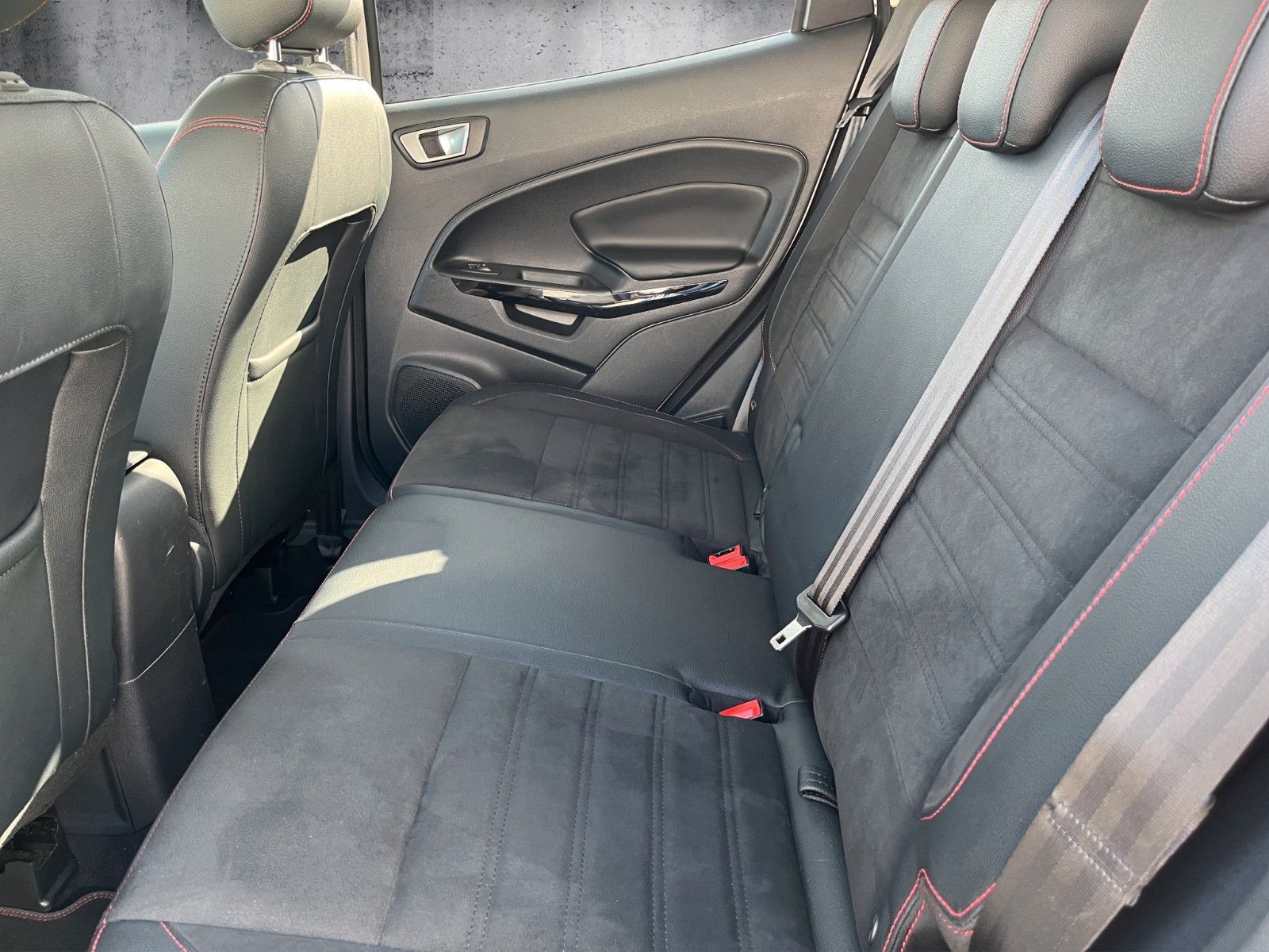 Fahrzeugabbildung Ford EcoSport ST-Line