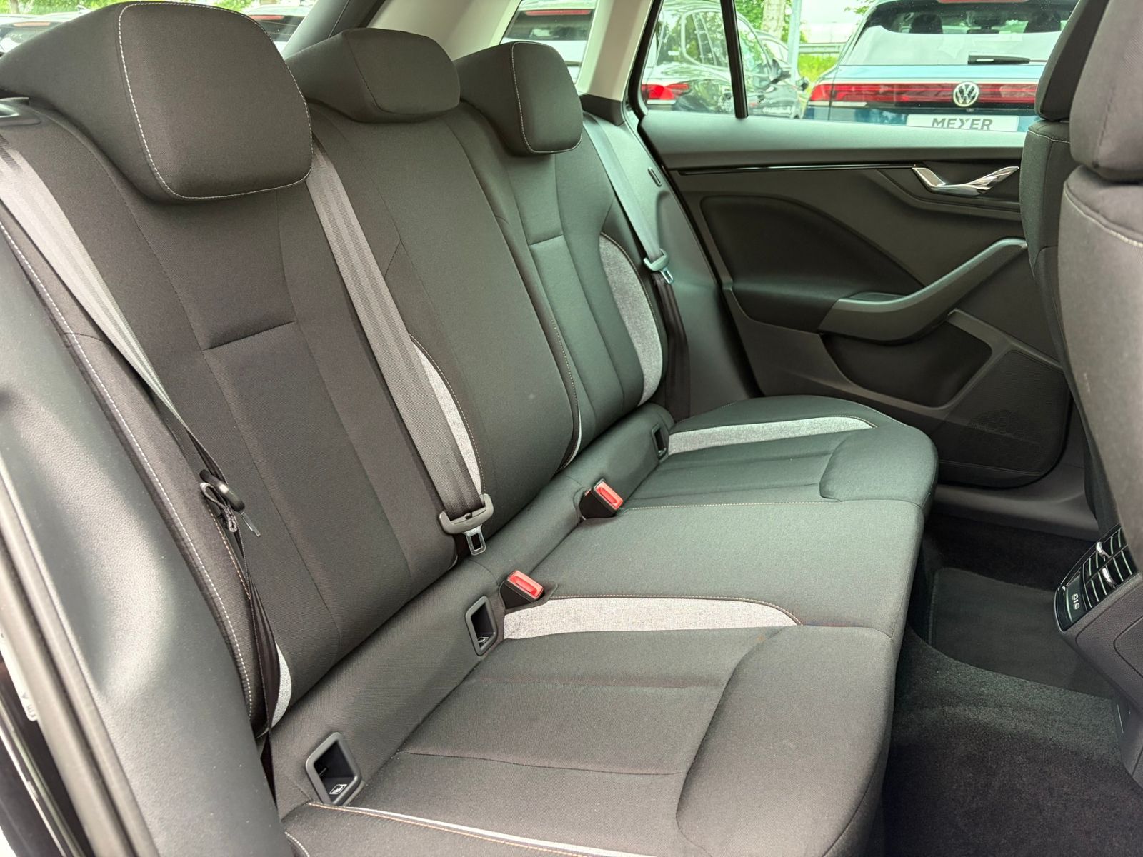 Fahrzeugabbildung SKODA Kamiq Balance 1.0 TSI DSG *Black Style,AHK,Matri