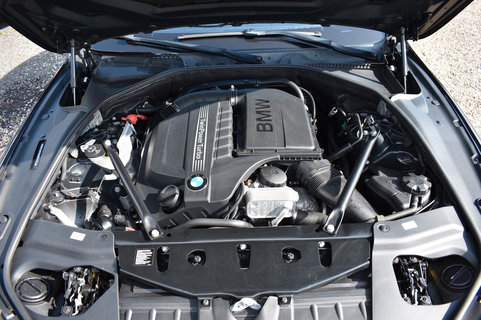 Fahrzeugabbildung BMW 640 i Coupe Schwarz Schwarz