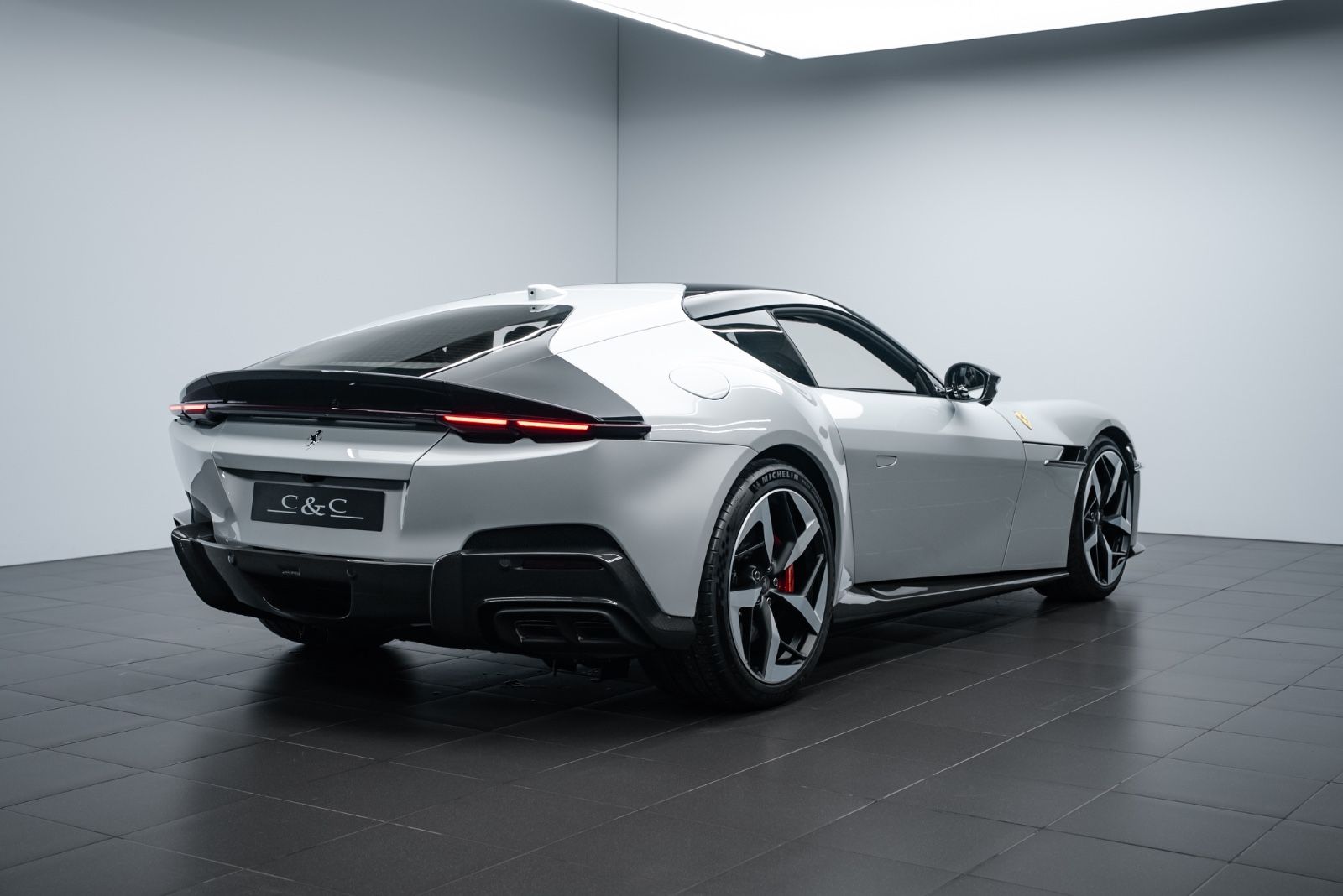 Fahrzeugabbildung Ferrari 12Cilindri LIFT/CARBON/RACING SEATS/PASS DISPLAY