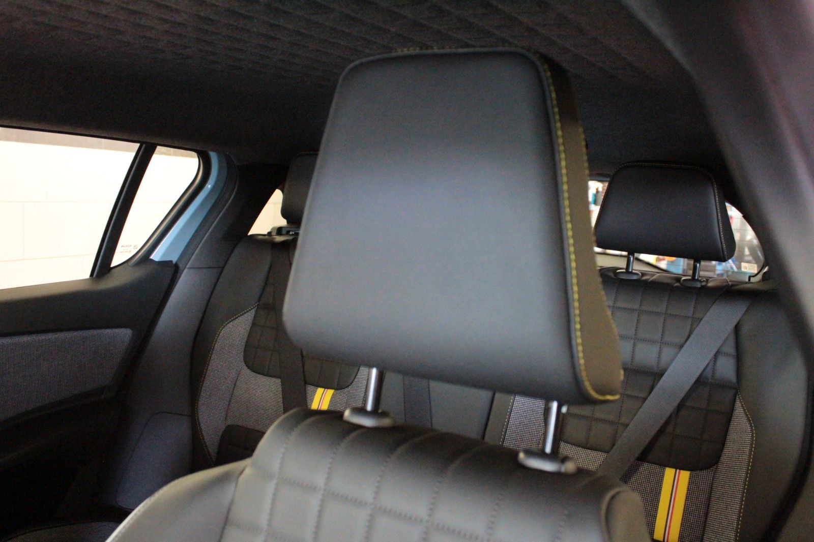 Fahrzeugabbildung Renault R 4 150 Comfort Range Iconic *Vollausstattung*