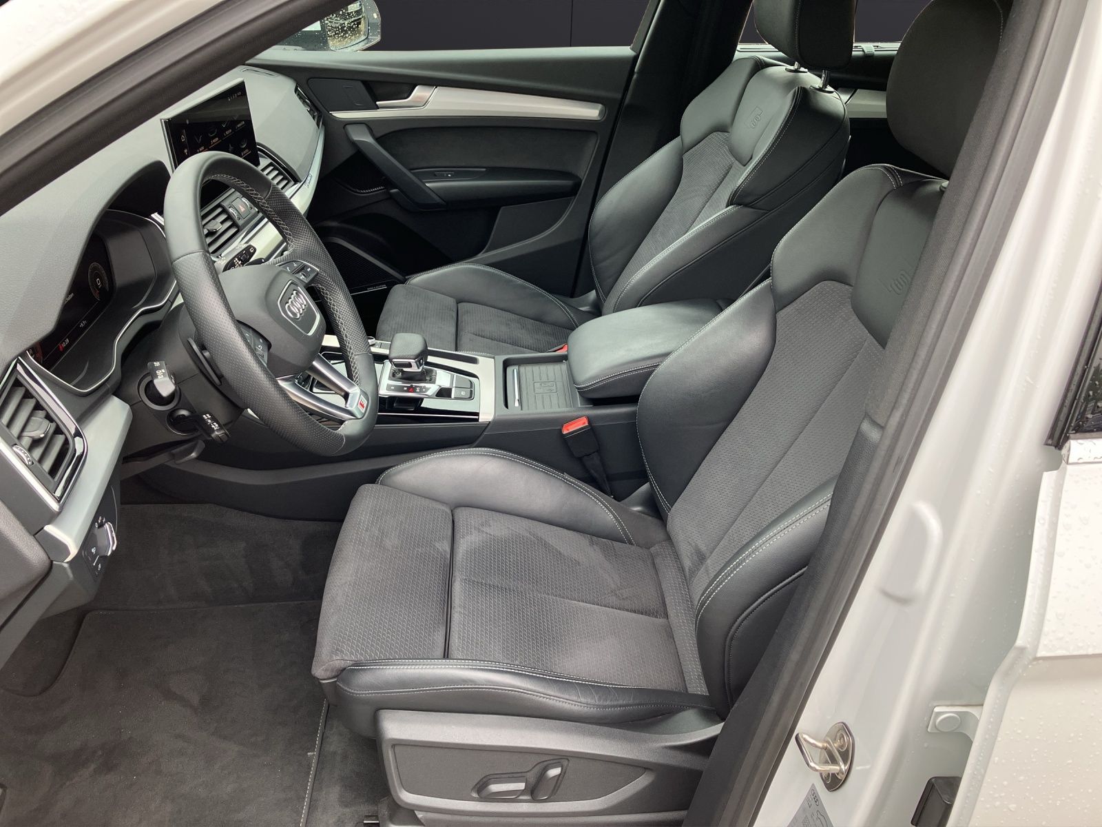 Fahrzeugabbildung Audi Q5 50 TDI quattro S line