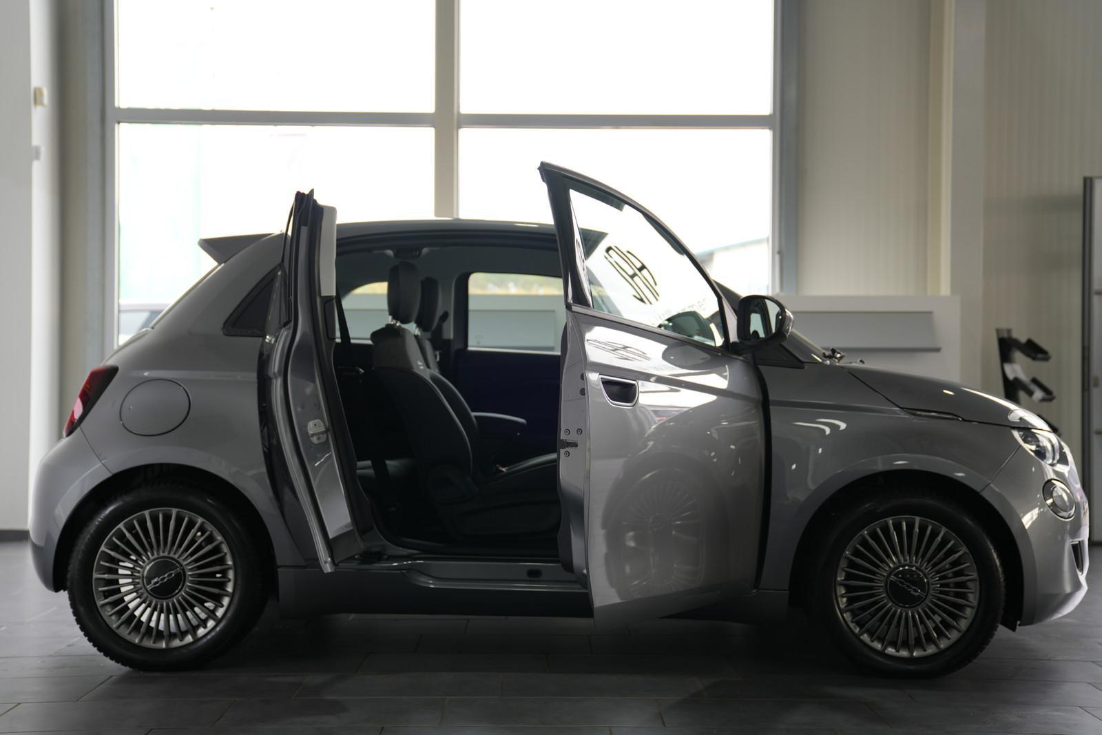 Fiat 500 e 3+1 Icon *AUT*SHZ*KAMERA*CARPLAY*