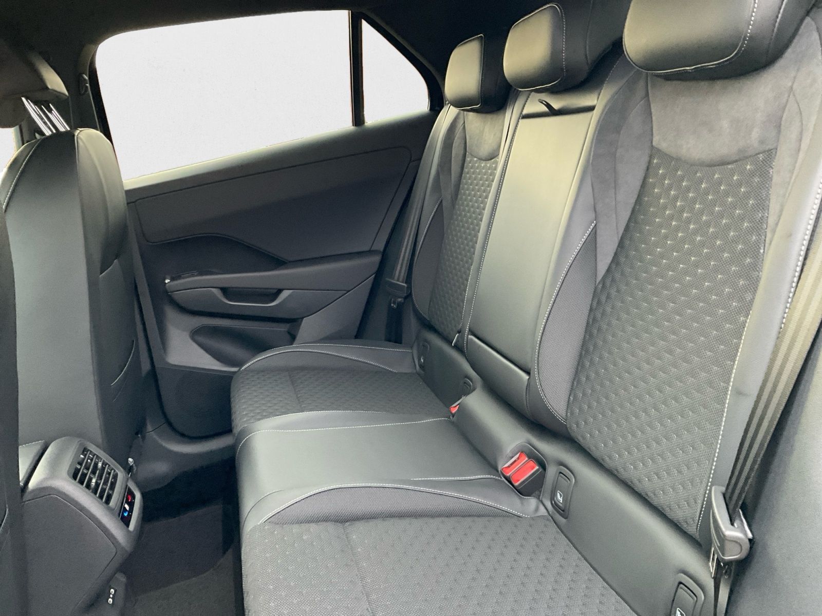 Volkswagen T-Roc - Bild 12