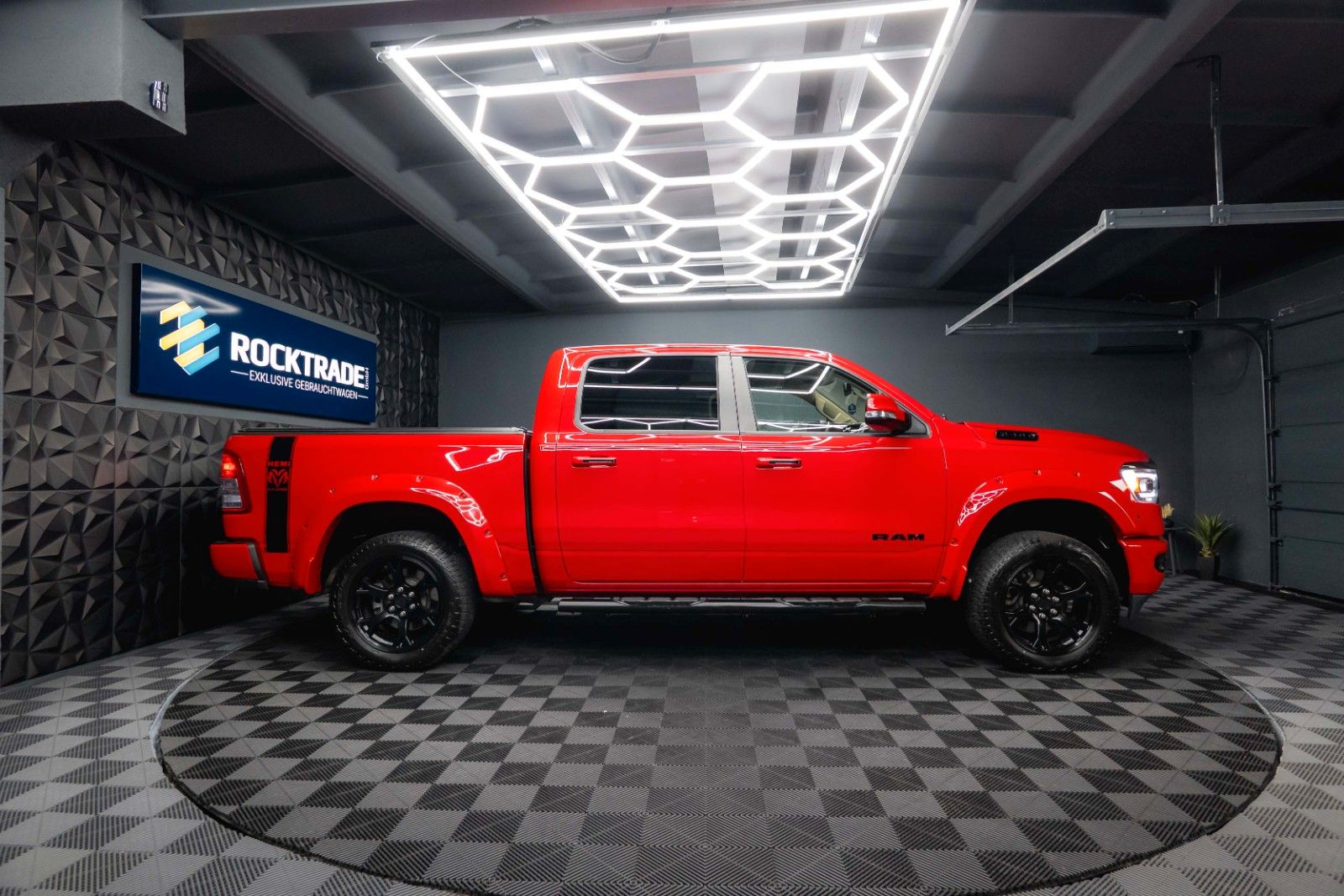 Fahrzeugabbildung Dodge RAM 5.7 V8 HEMI 4x4 LPG BRC Offroad Night-Paket