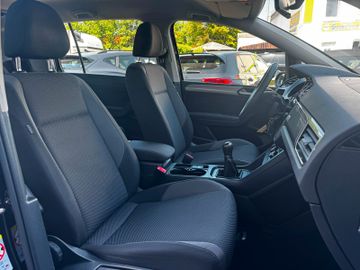 Volkswagen Touran - 11