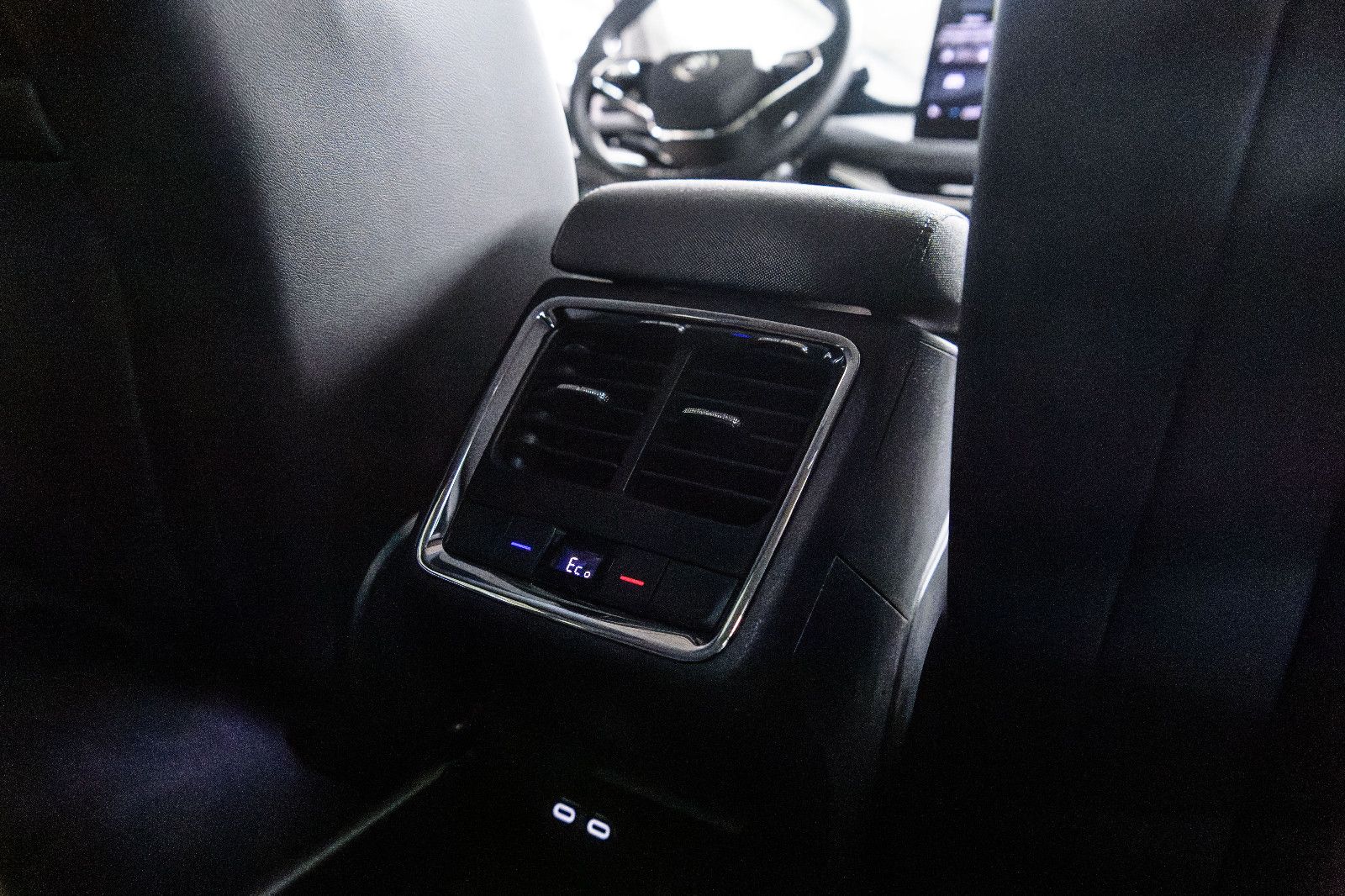 Fahrzeugabbildung SKODA Enyaq 60 Loft MATRIX-LED+RFK+NAVI+KEYLESS+SZH