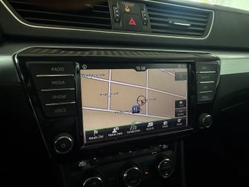 Skoda Superb COMBI 2.0 TDI DSG XENON NAVI ACC AHK