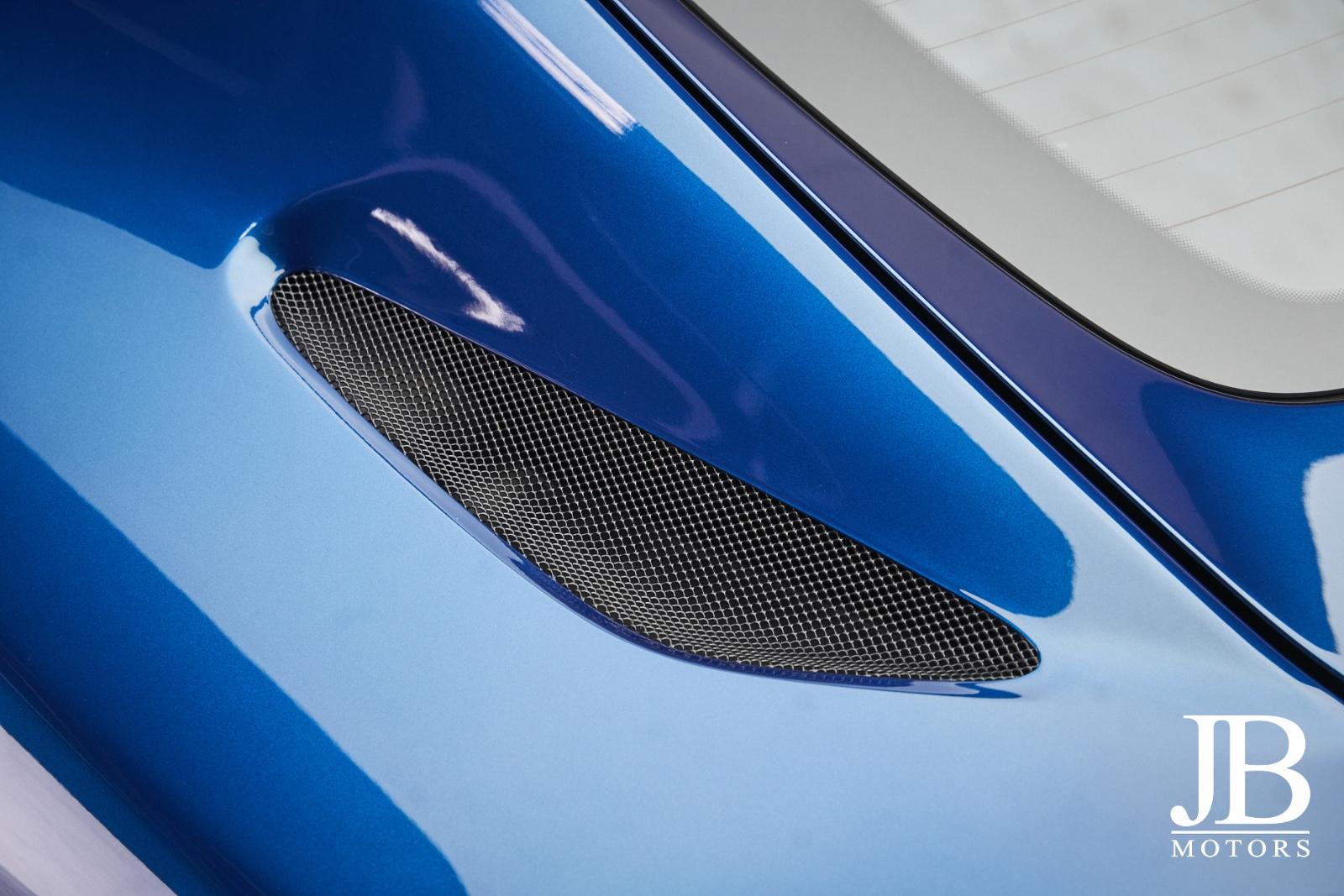 Ferrari F12 Berlinetta V12 740 ch • Atelier Car Blu Abu Dhabi • Carbone • Baquets carbone • Lift • 37 000 km
