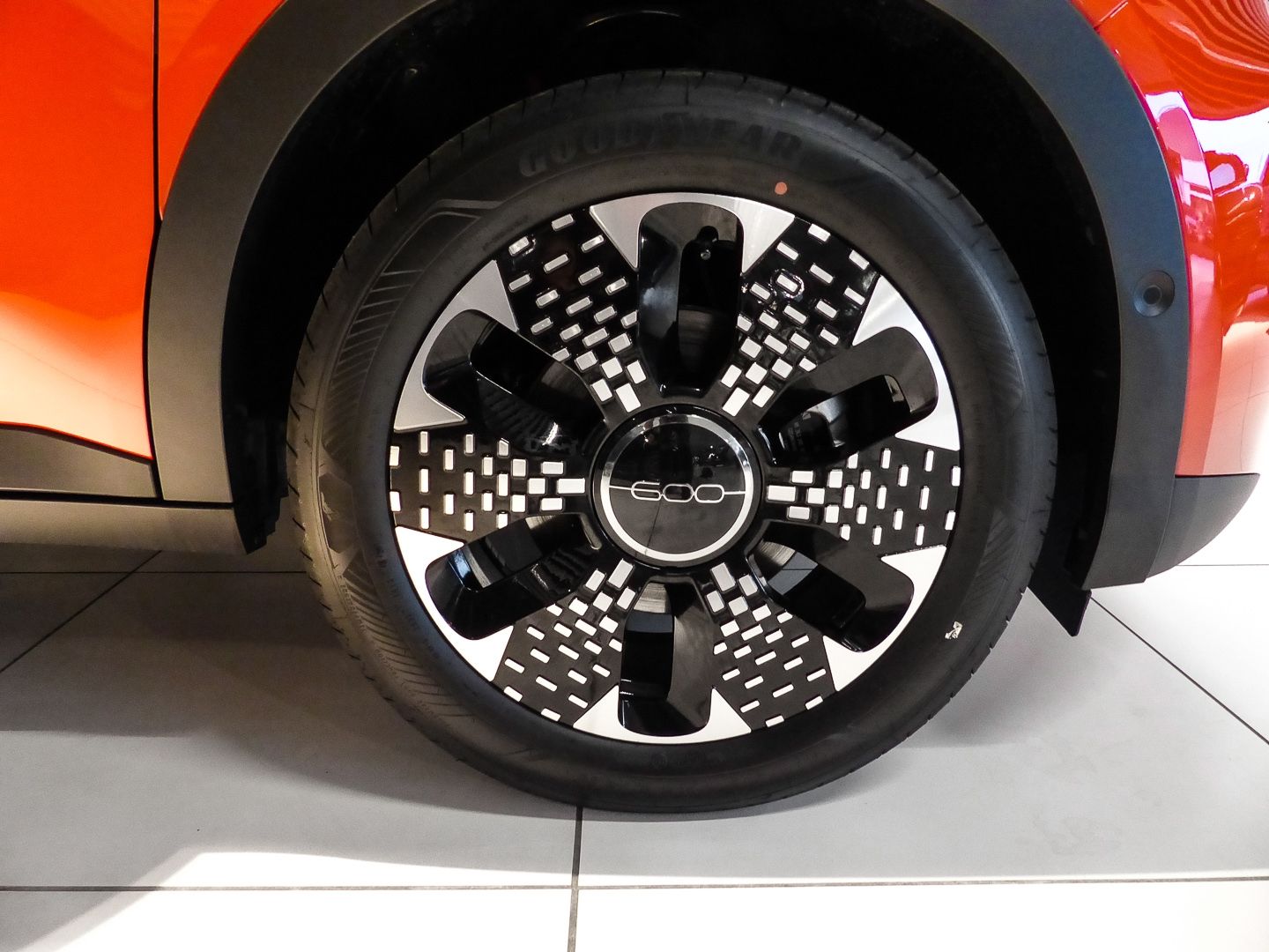 Fiat 600 La Prima Hybrid DCT Navi Massage Sitz LED imagem 3