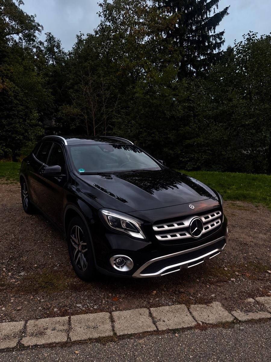 Mercedes-Benz GLA 220