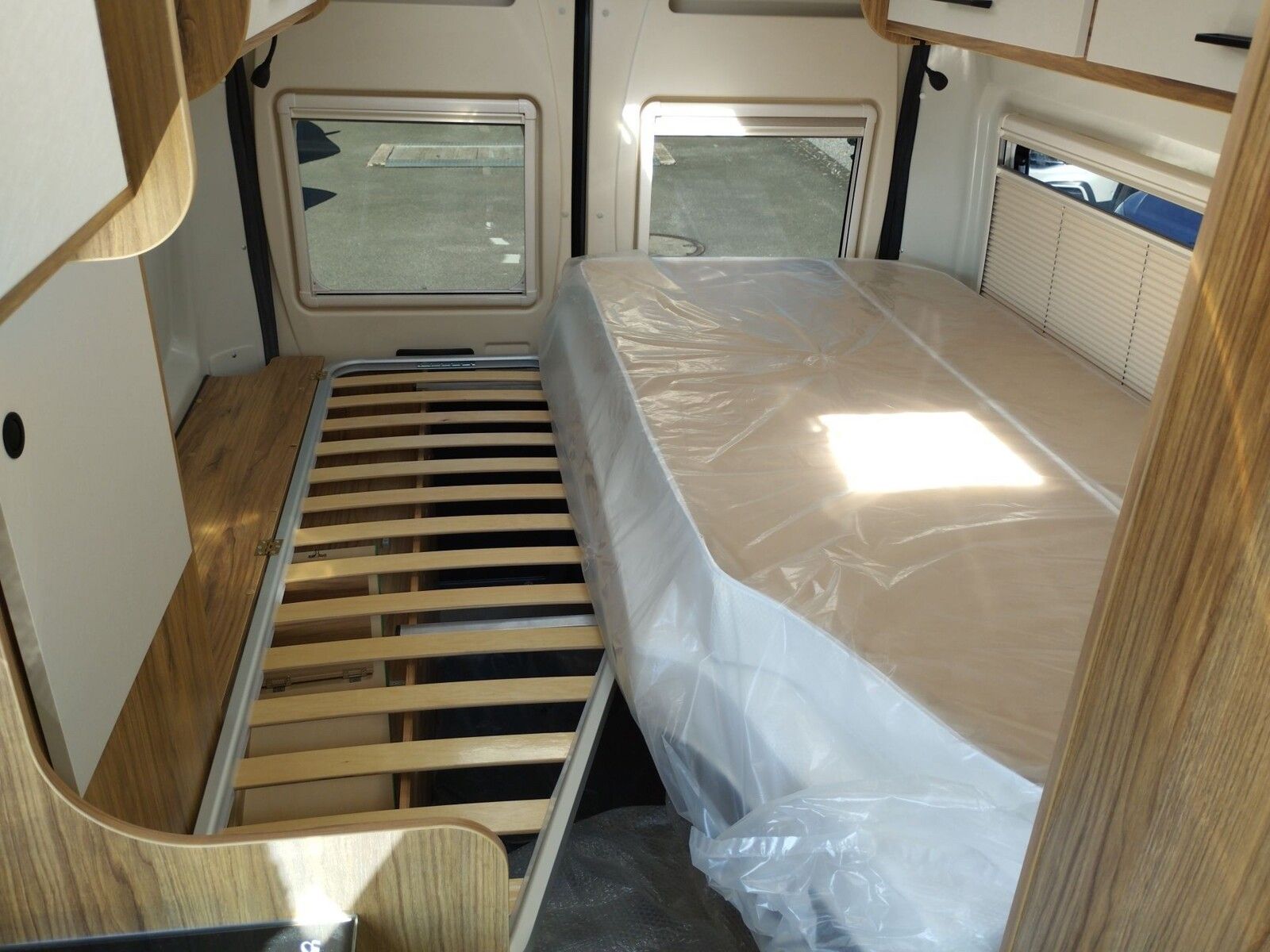 Fahrzeugabbildung Karmann Dexter DE 600 Markise, Captain-Chair-Sitze