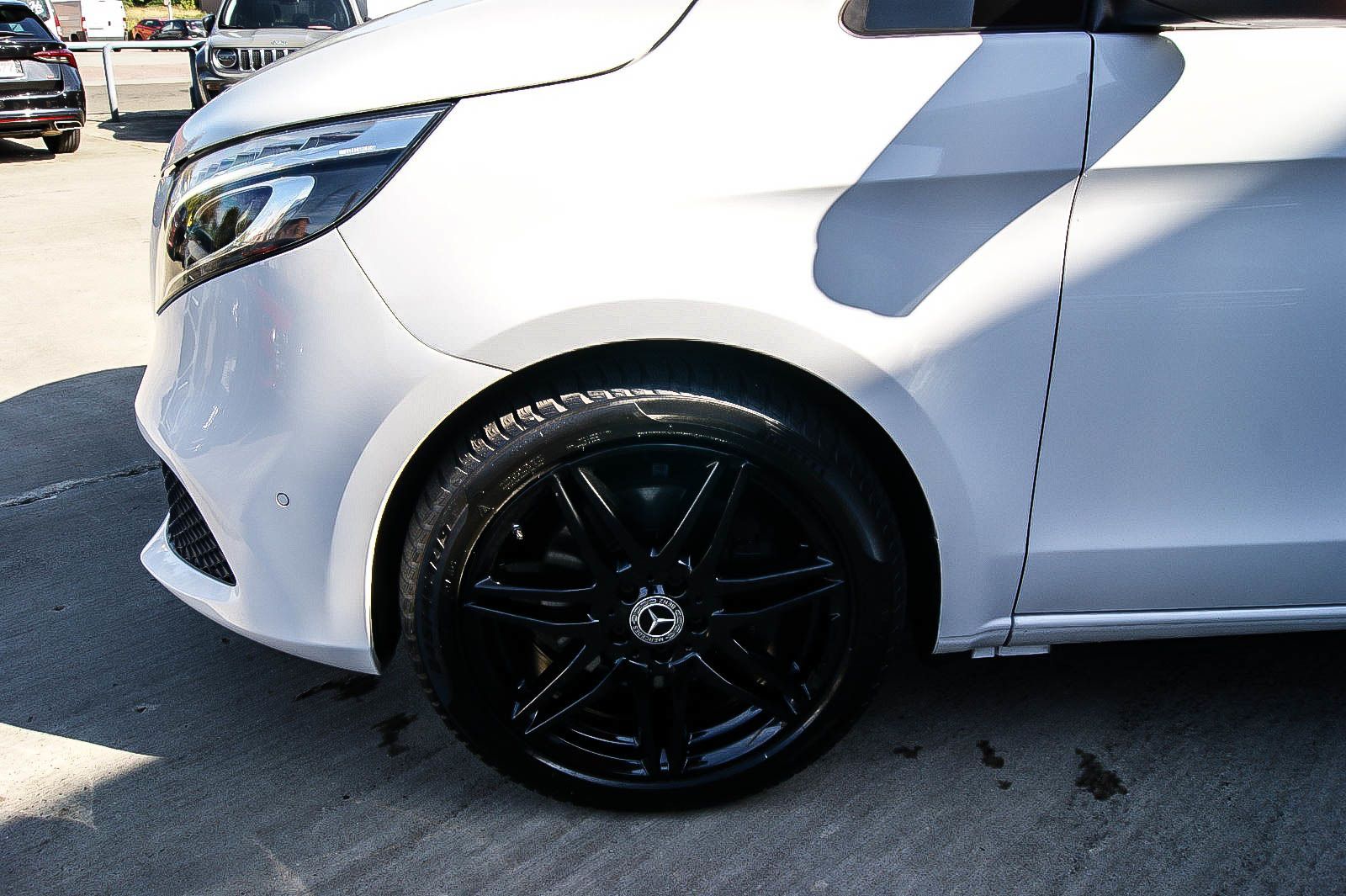 Fahrzeugabbildung Mercedes-Benz V 250 d EDITION AMG MBUX 7-SITZE IQ-LED KAMERA