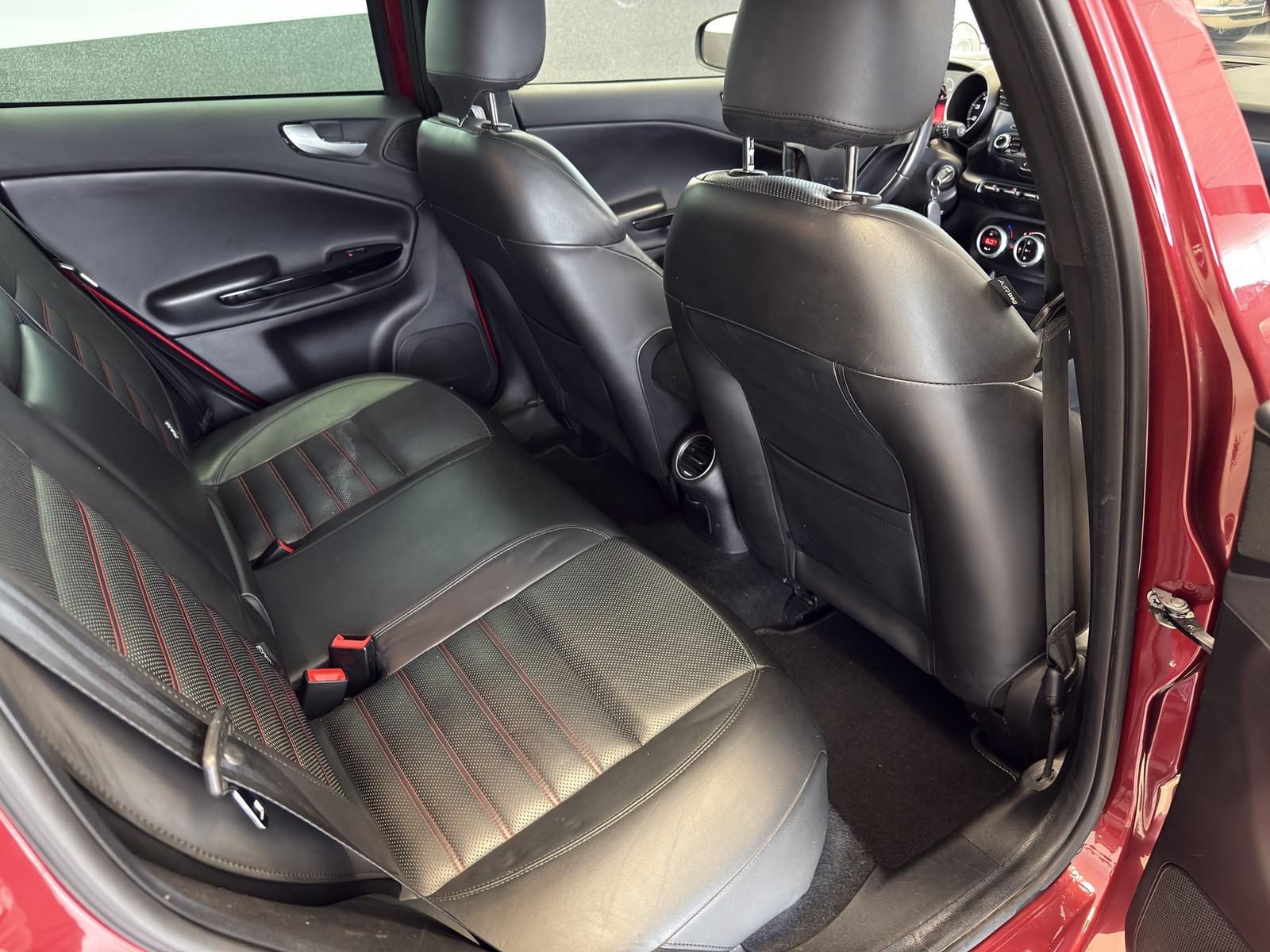 ALFA ROMEO GIULIETTA 1.8 TBI QUADRIFOGLIO VERDE 235ch - INTERIEUR CUIR - TOIT PANORAMIQUE - FREINS BREMBO - PHARES XÉNON