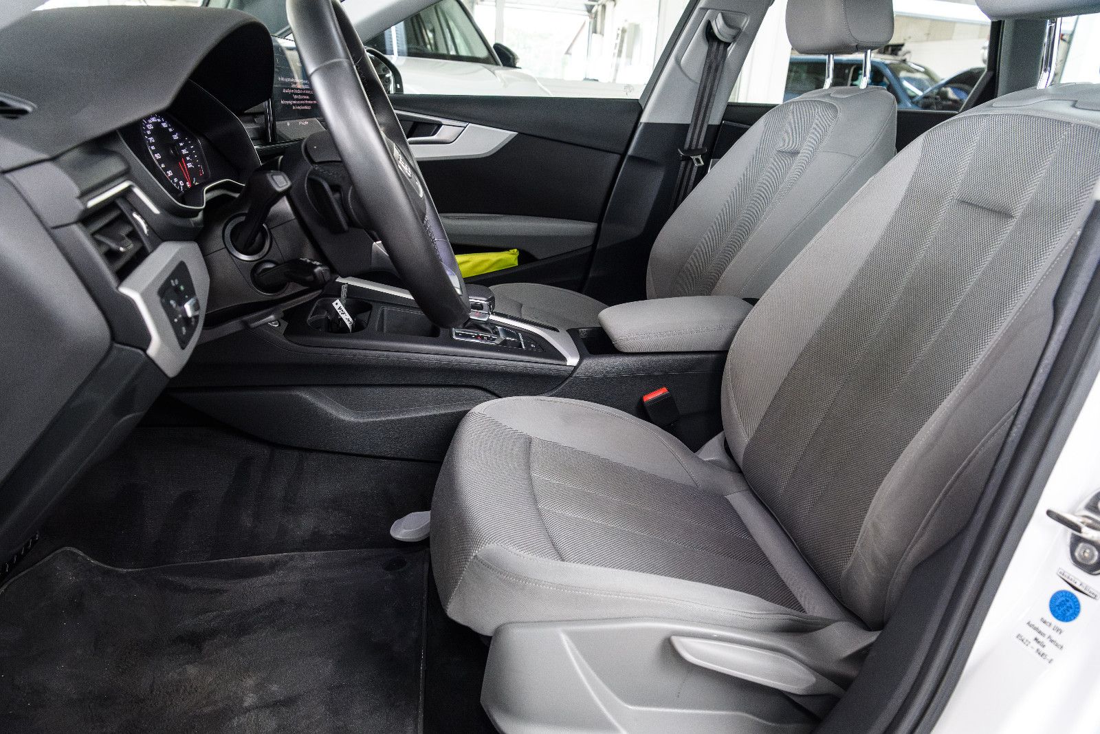 Fahrzeugabbildung Audi A4 Avant 40 TDI quattro advanced +AHK+Matrix LED