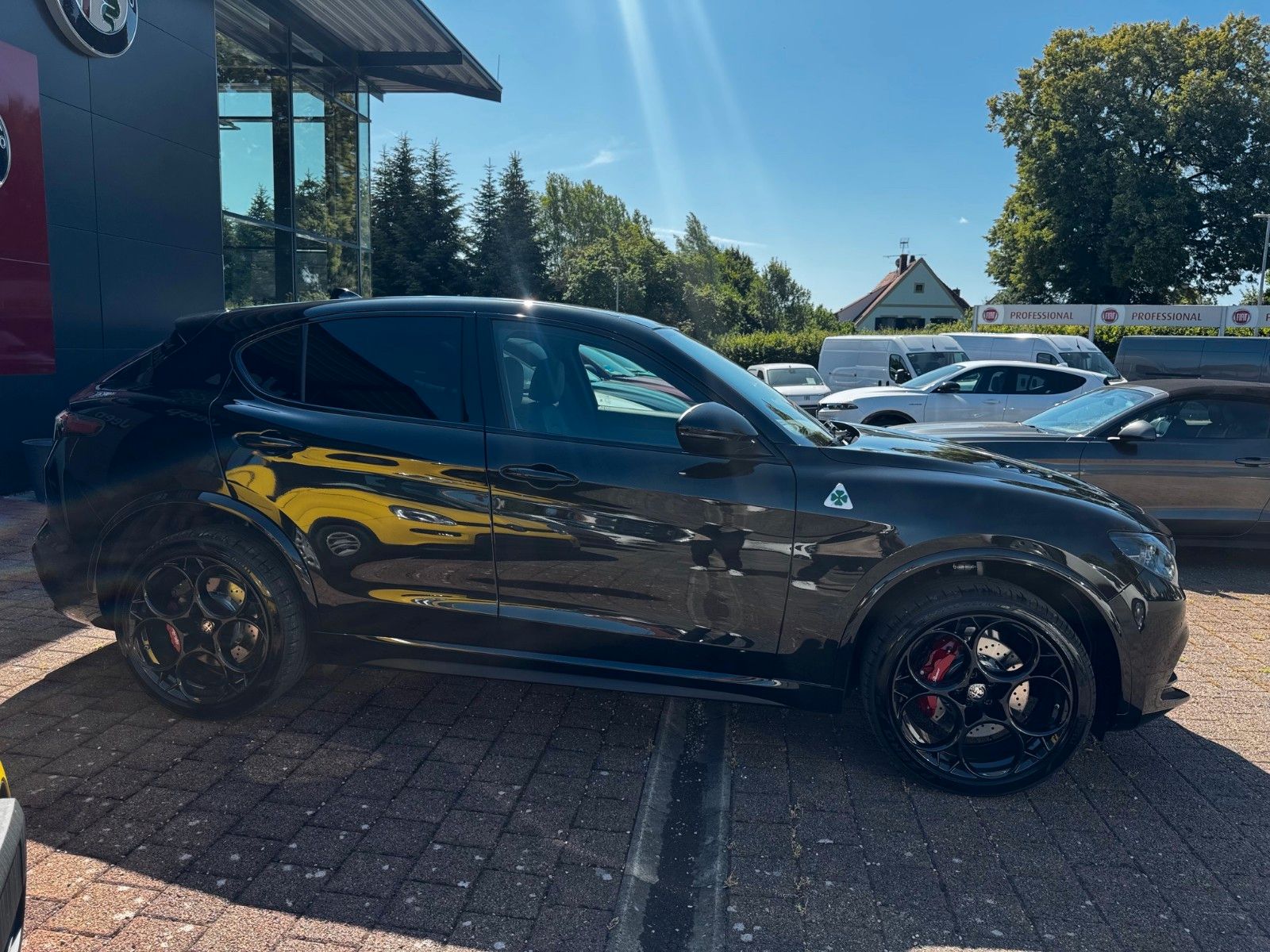 Fahrzeugabbildung Alfa Romeo QUADRIFOGLIO 2.9 V6 Bi-Turbo Q4 Glasdach Memory
