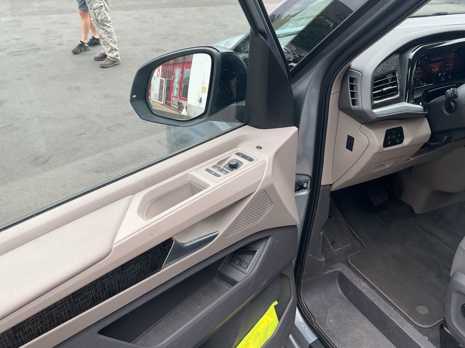 Volkswagen T7 Multivan eHybrid LED AHK PANO ACC Kamera foto 19