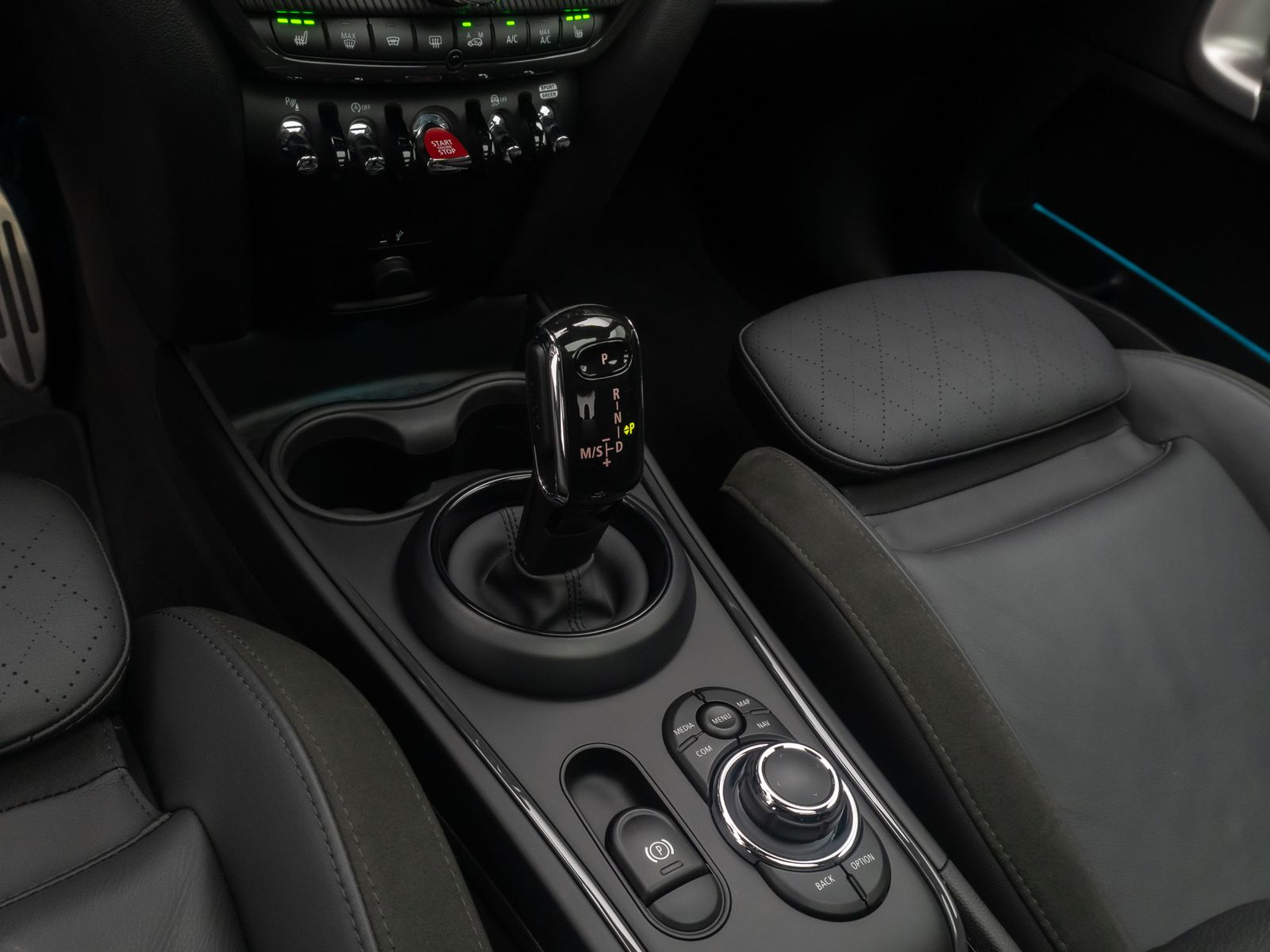 Fahrzeugabbildung MINI John Cooper Works Countryman ALL4 HUD H/K Voll