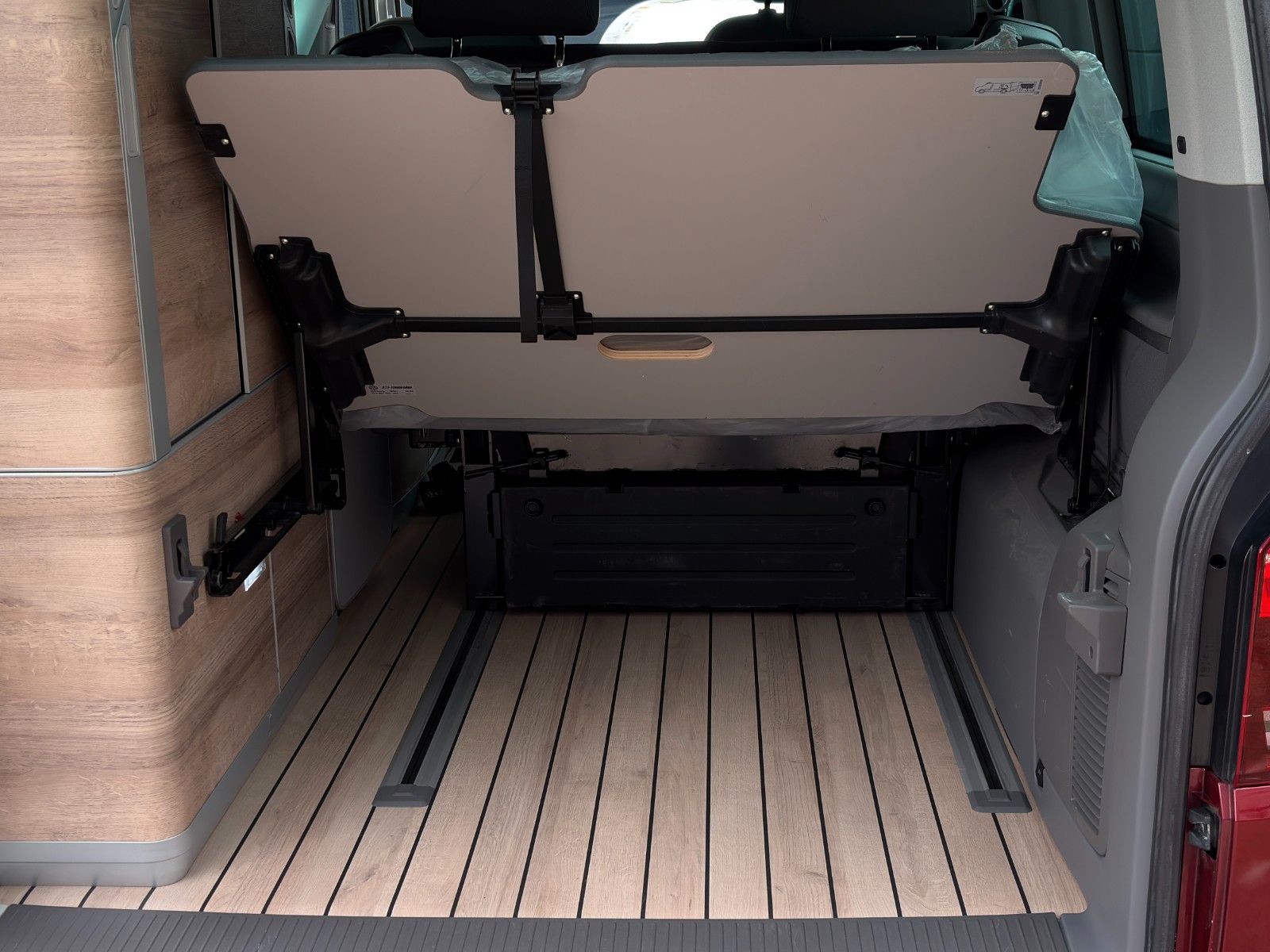 Fahrzeugabbildung Volkswagen T6.1 California Ocean 2.0 TDI Hub Küche Markise