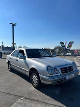 Mercedes-Benz Mercedes E220 CDI W210 Diesel - Mercedes-Benz 210 d