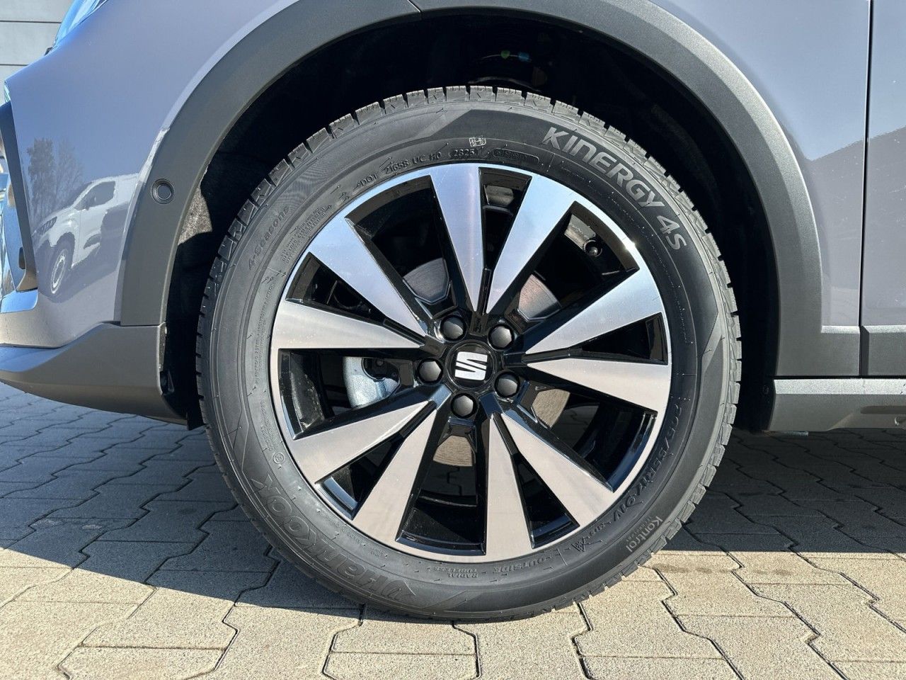 Fahrzeugabbildung SEAT Arona FR 1.0 TSI 116 PS 7-Gang-DSG - mit KI generiert/bearbeitet