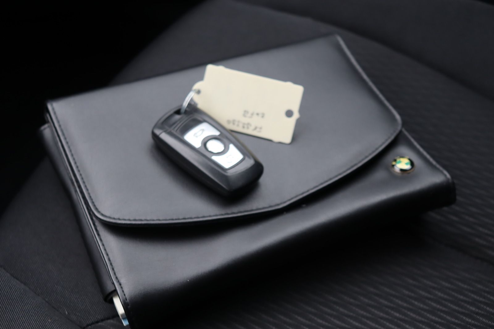 Fahrzeugabbildung BMW 320 i * AHK * Navi * SD