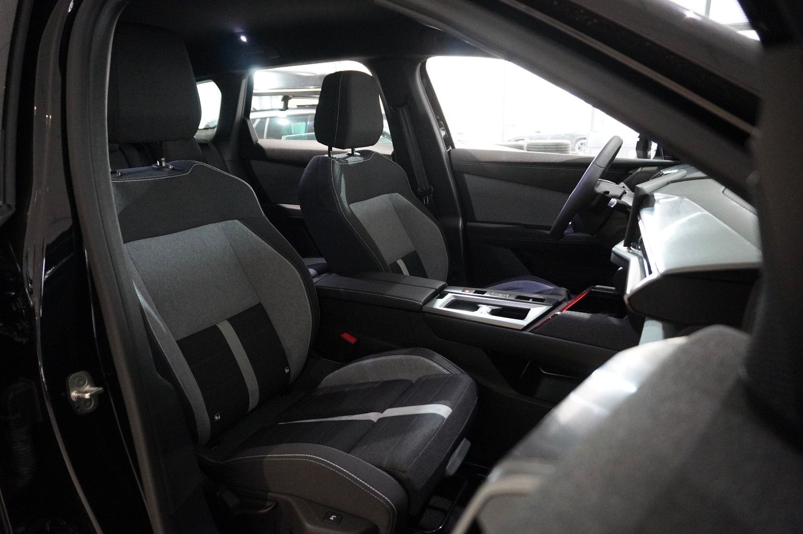 Fahrzeugabbildung Opel Grandland 1.2 48V HYBRID NAVI/LED/KAMERA/DAB+