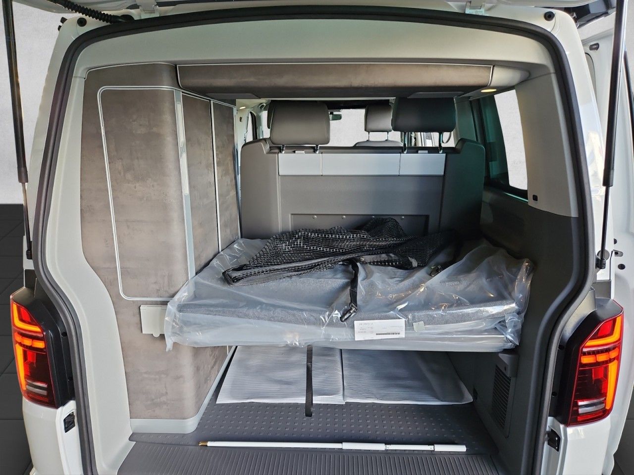 Fahrzeugabbildung Volkswagen T6.1 California Ocean Edition TDI 4Motion AHK