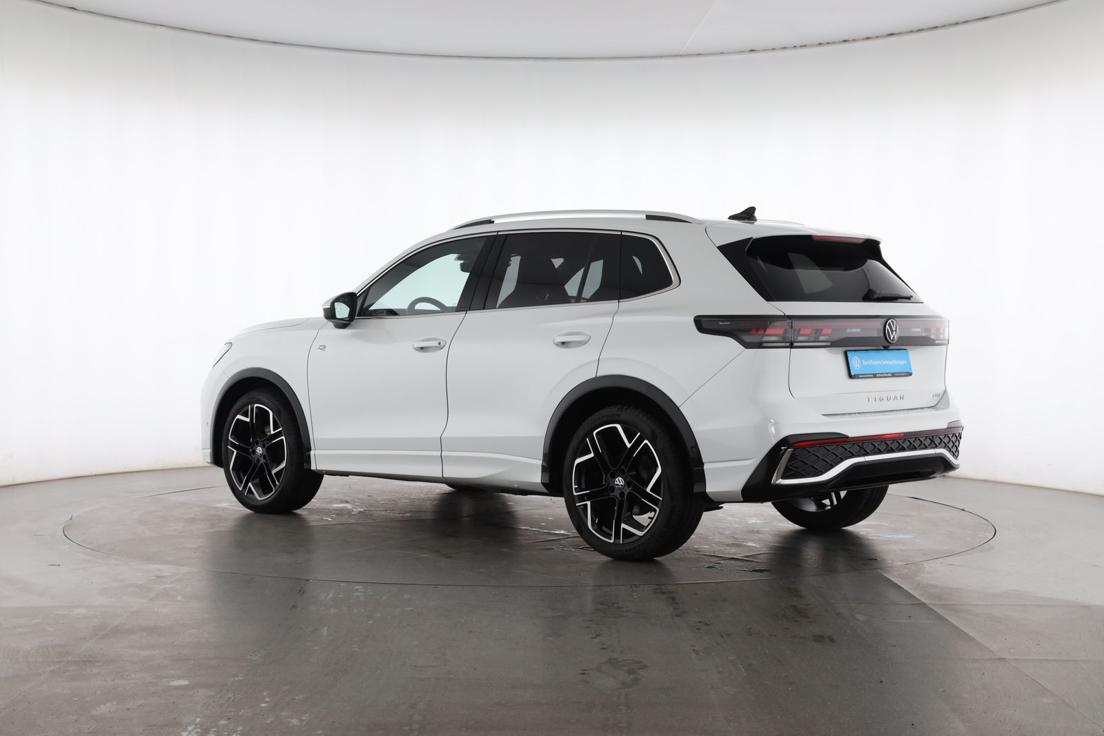 Volkswagen Tiguan 1.5 eTSI DSG R-Line NAVI LED AHK foto 4