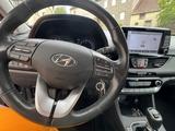 Hyundai i30 1.4 Kombi mit kleinem Hagelschaden  - : Kleine