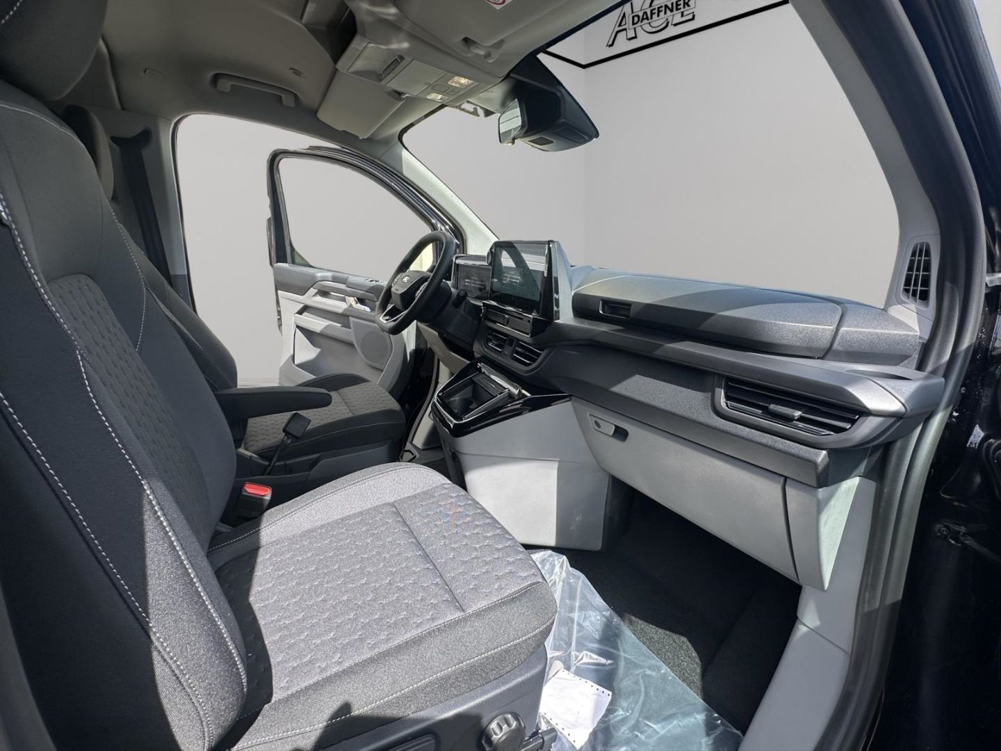 Fahrzeugabbildung Ford Tourneo Custom Bus 320 L1 Titanium FWD Titanium