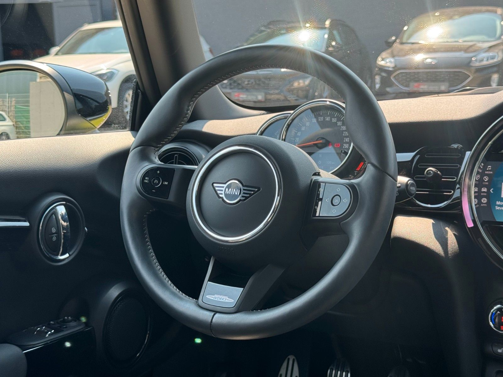 Fahrzeugabbildung MINI Cooper 1.5 JCW-Trim Panorama CarPlay DAB LHZ