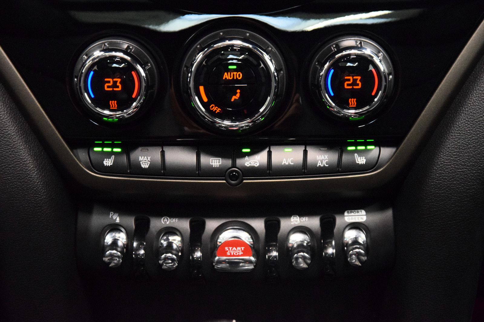 Fahrzeugabbildung MINI Cooper Countryman Premium Plus HuD Pano Memory