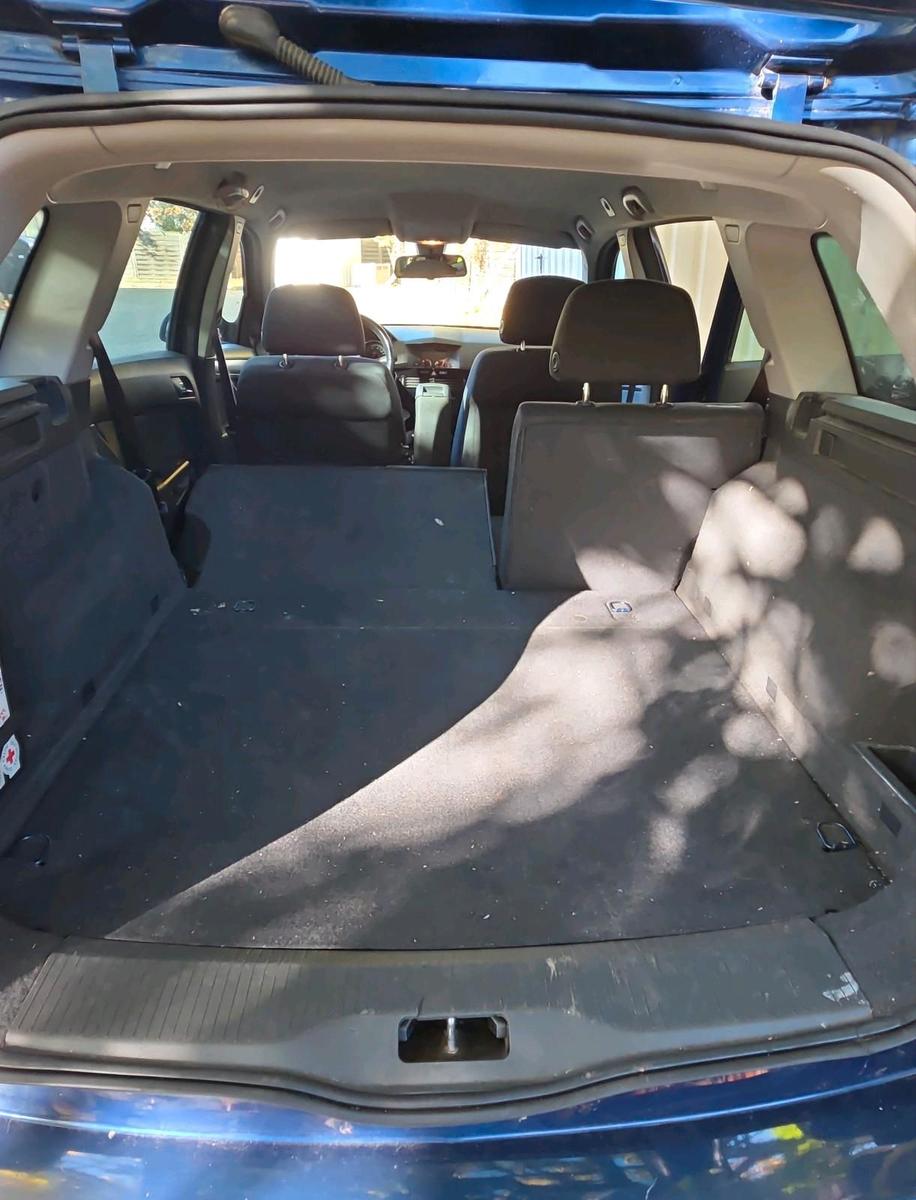 Opel Astra 2010 — photo 8