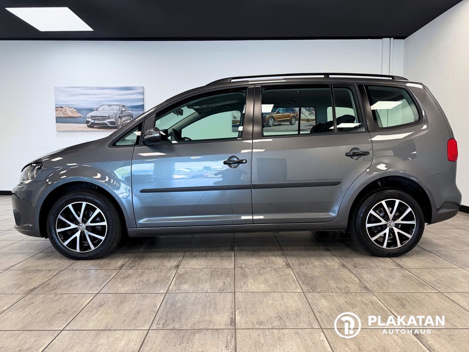 Fahrzeugabbildung Volkswagen Touran Zahnriemen Neu, Parksensoren, TÜV Neu,