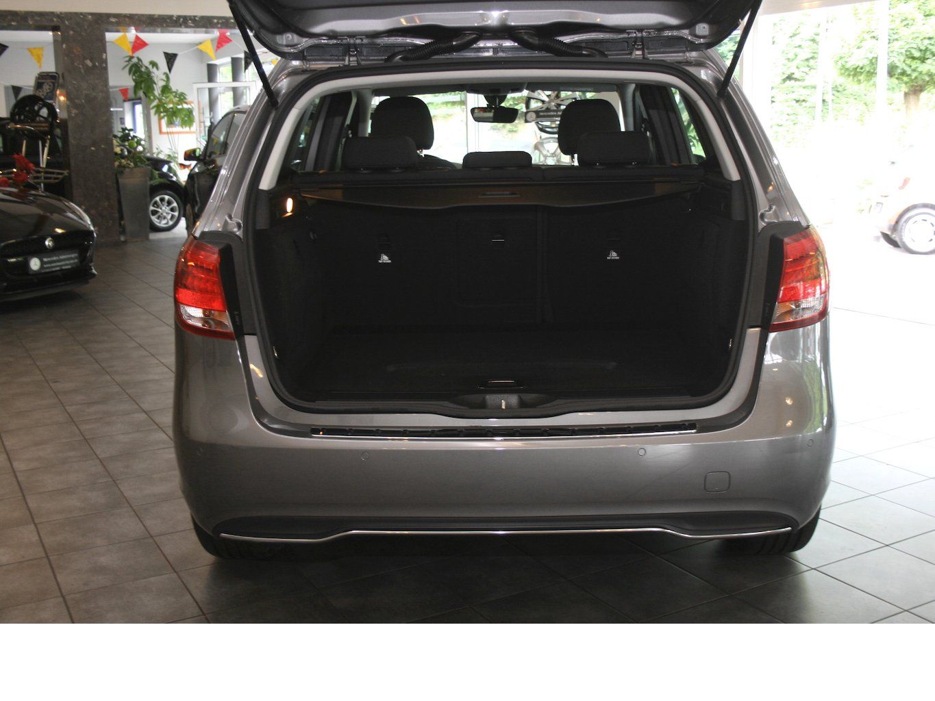 Fahrzeugabbildung Mercedes-Benz B 180 Style *Navi *Kamera+ PTS *Spiegel-Paket